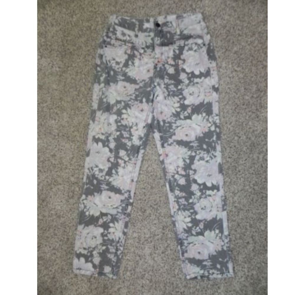 BDG Jeans Mom Jean Floral Womens size 27 Inseam 28